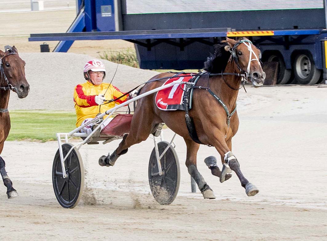 Chance to match champion sibling's feat