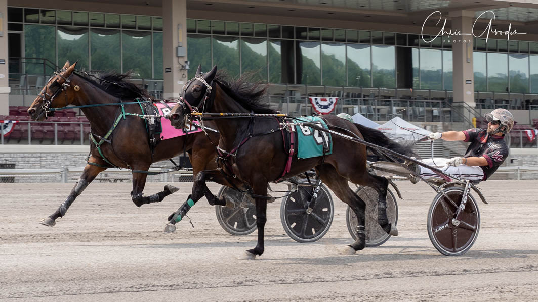 Exciting battle in fastest heat