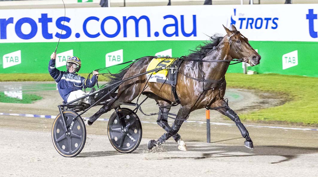 Former boom pacer to make racing return tonight